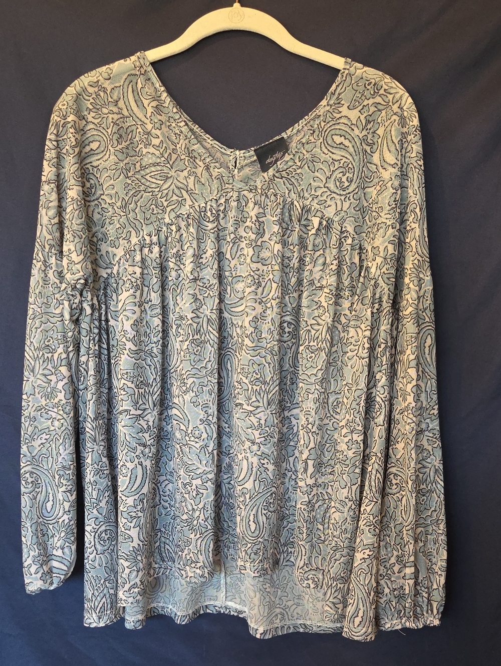 Buckle Daytrip Light Blue Paisley Long-Sleeve V-Neck Women's Top
